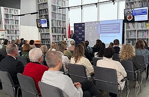 19 февраля в ГУ «БелИСА» состоялся Единый день информирования. Директор института Владимир Суша выступил с докладом на тему «ОБОРОНИТЕЛЬНАЯ МОЩЬ БЕЛОРУССКОЙ АРМИИ И ПАТРИОТИЗМ В СОВРЕМЕННЫХ УСЛОВИЯХ» 